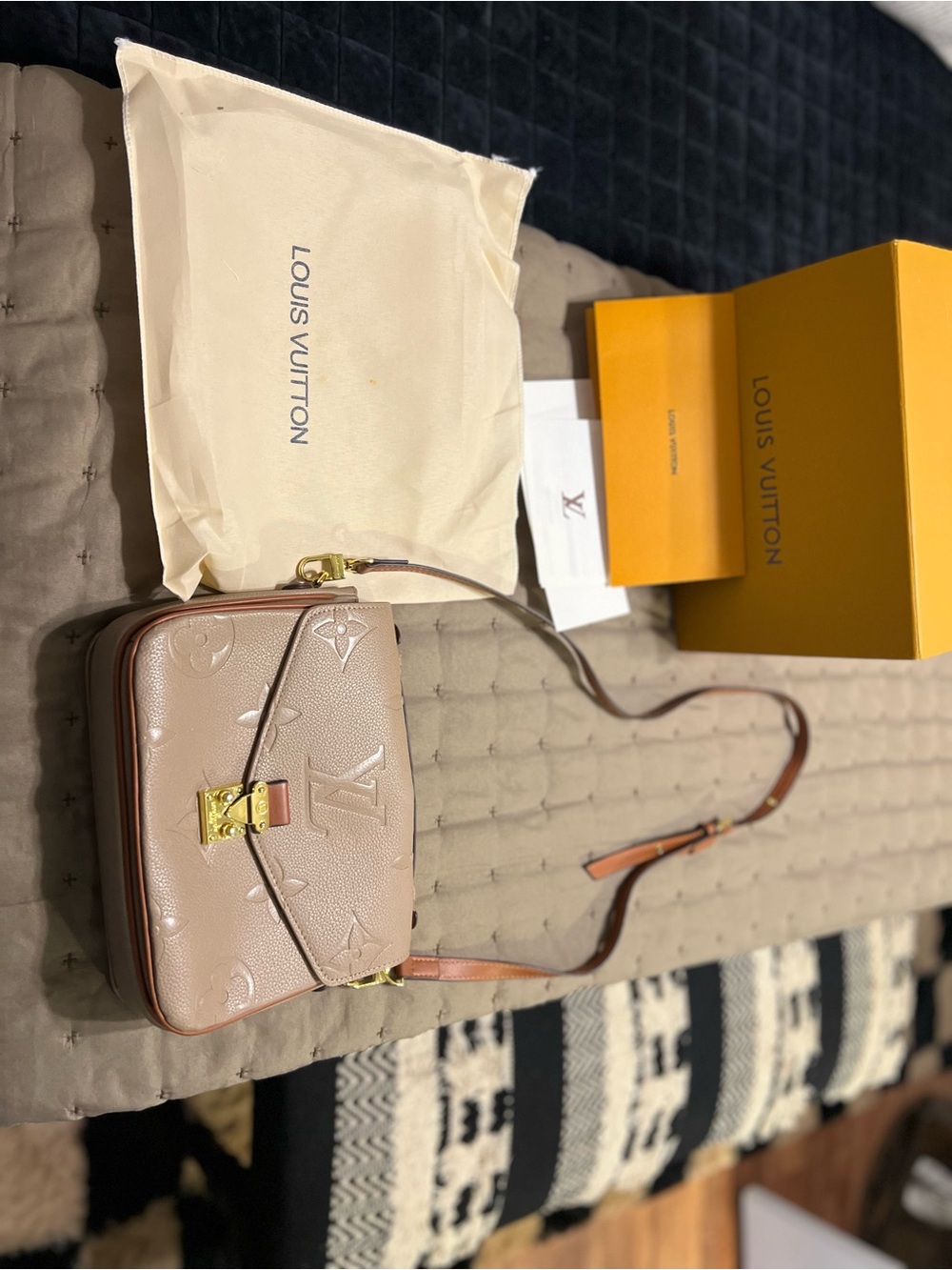 Louis Vuitton Nude Pink Monogram Vernis Crossbody Camera Bag